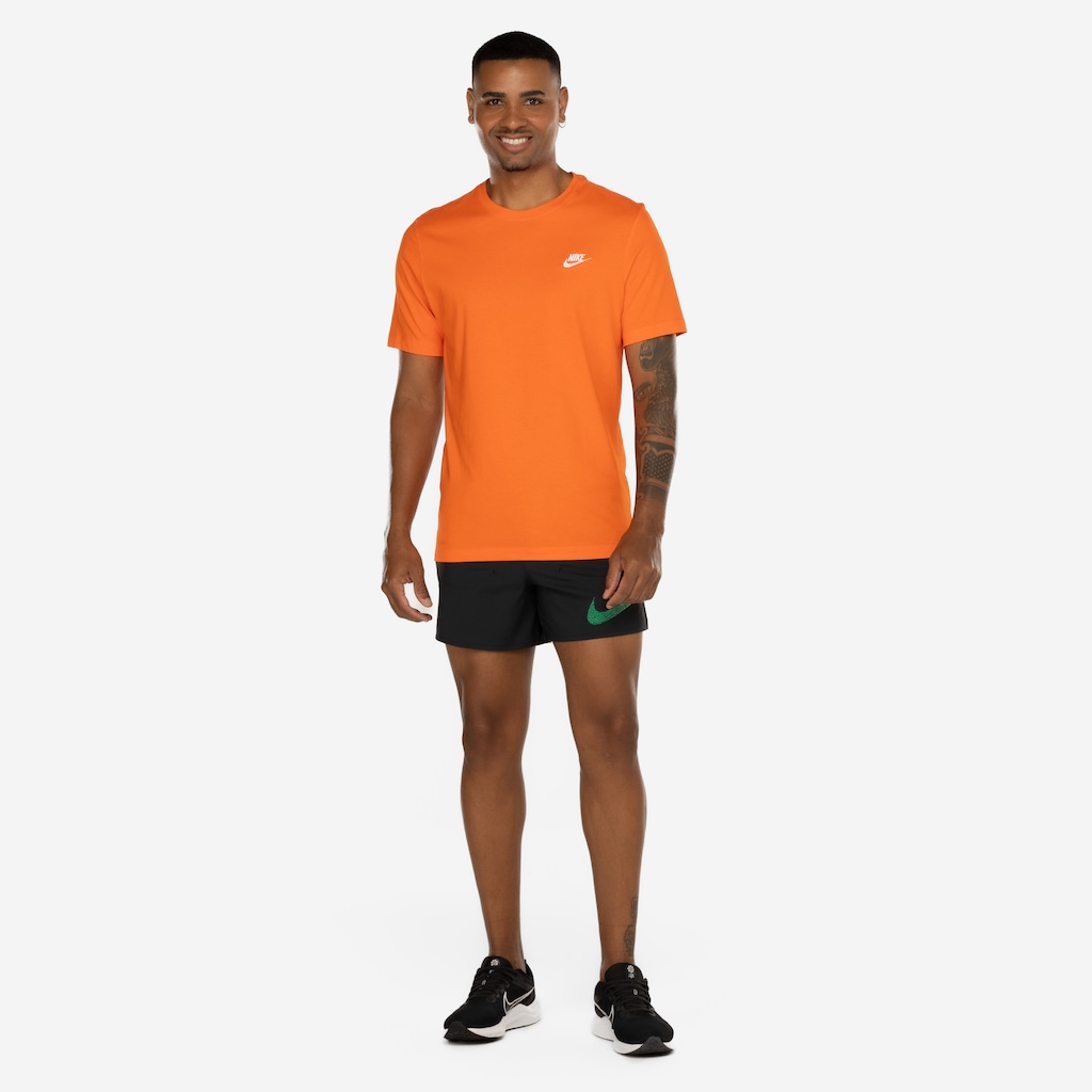 Camiseta Básica Nike Club Logo Pequeno Masculina - Foto 4