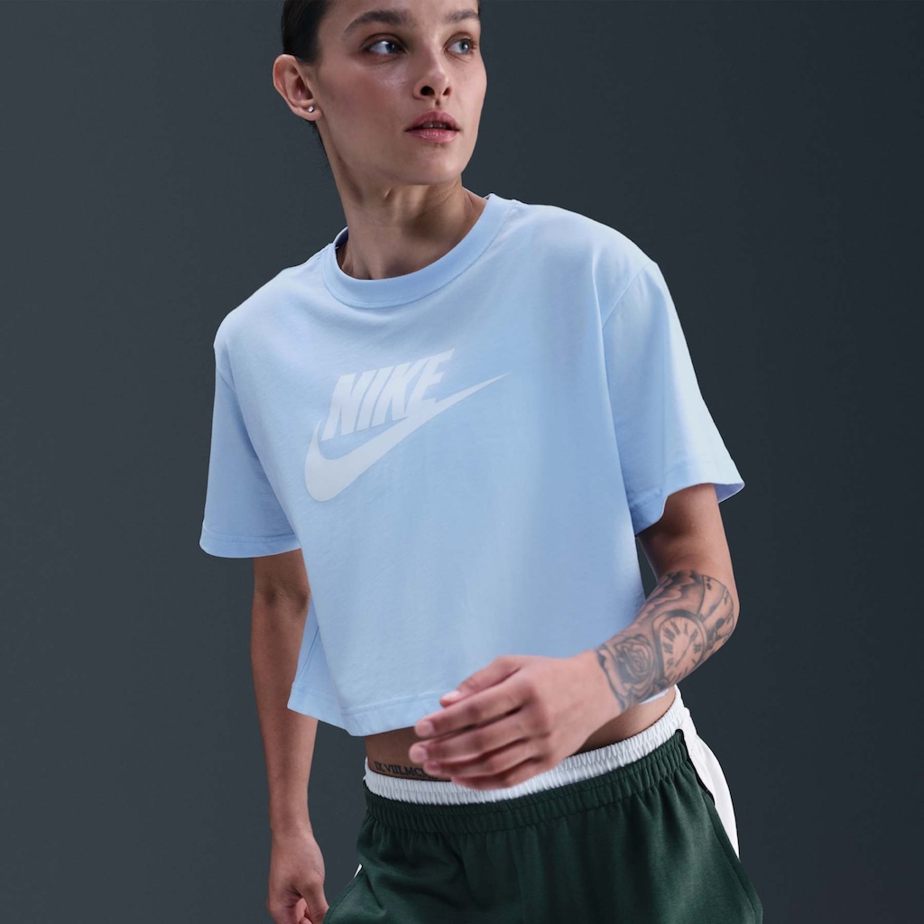 Imagem 2 do produto Blusa Cropped Nike Tee Sportswear Essential - Feminina