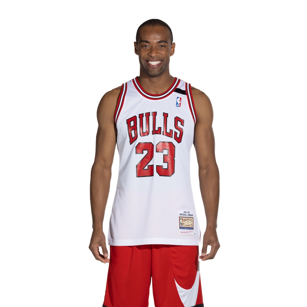 Camiseta Regata Chicago Bulls NBA Mitchell & Ness Authentic Jersey - Masculina - Foto 2