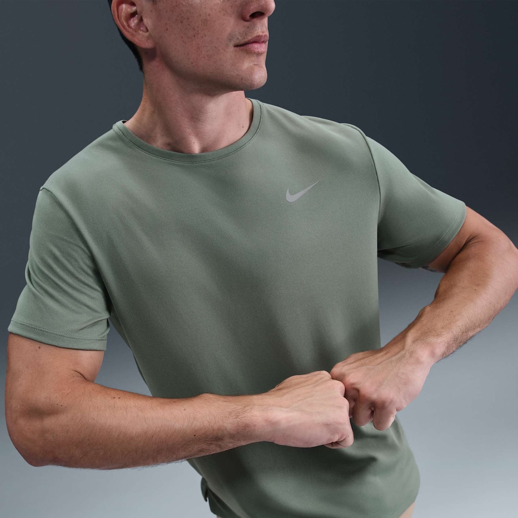 Imagem 2 do produto Camiseta Masculina Nike Manga Curta com Proteção UV Miler