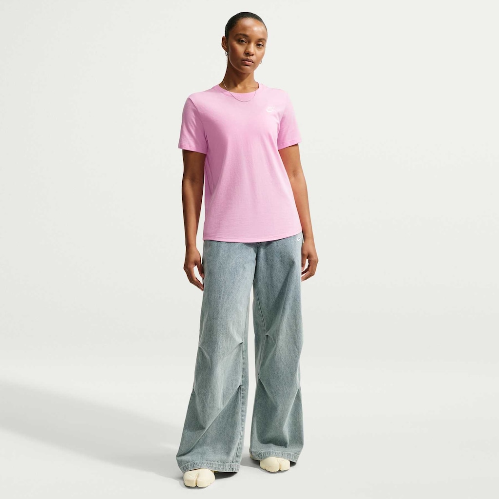 Camiseta Feminina Nike Manga Curta Sportswear Club - Foto 4