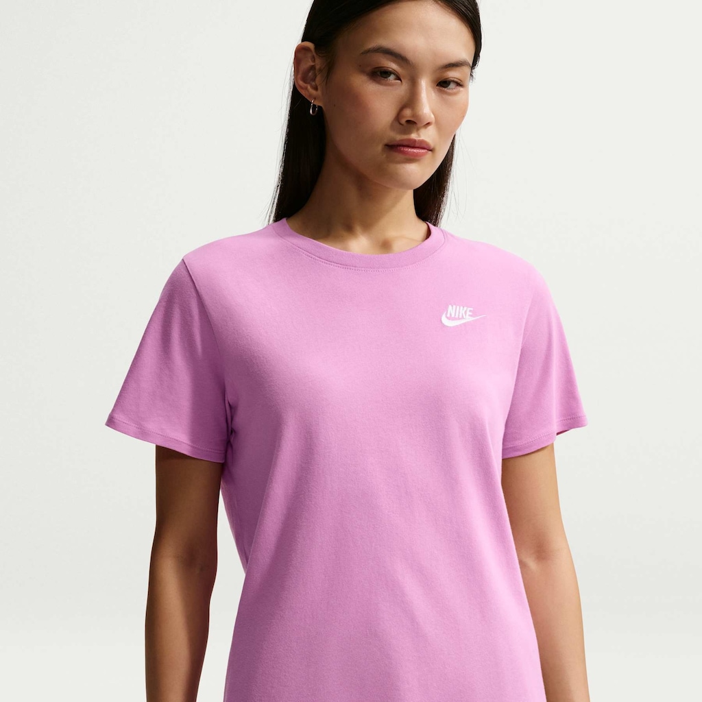 Camiseta Feminina Nike Manga Curta Sportswear Club