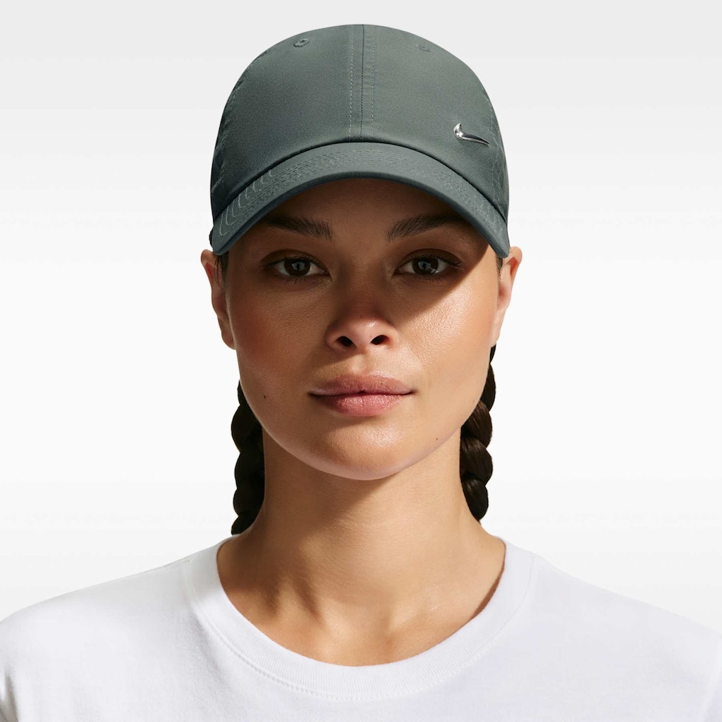 Imagem 1 do produto Boné Aba Curva Nike Strapback Dri-Fit Club Adulto