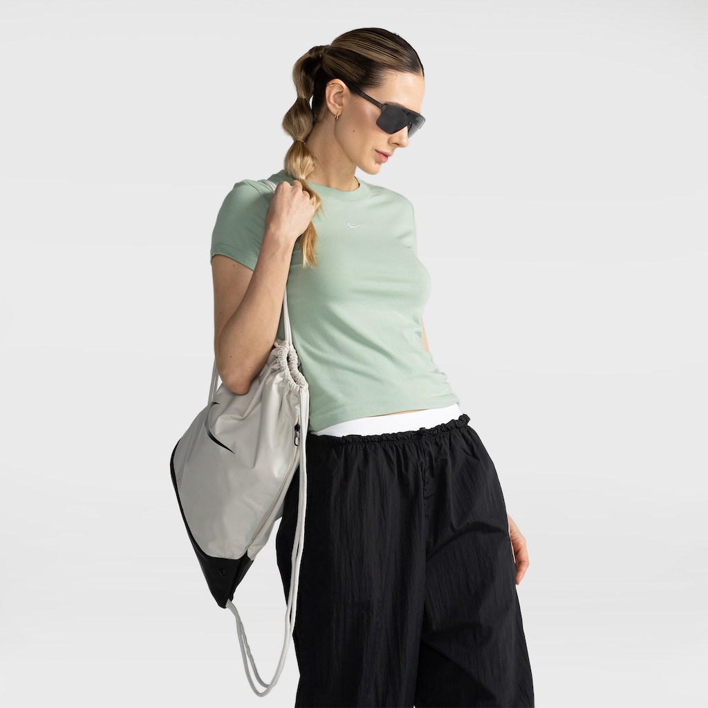 Camiseta Nike Sportswear Chill Knit Feminina