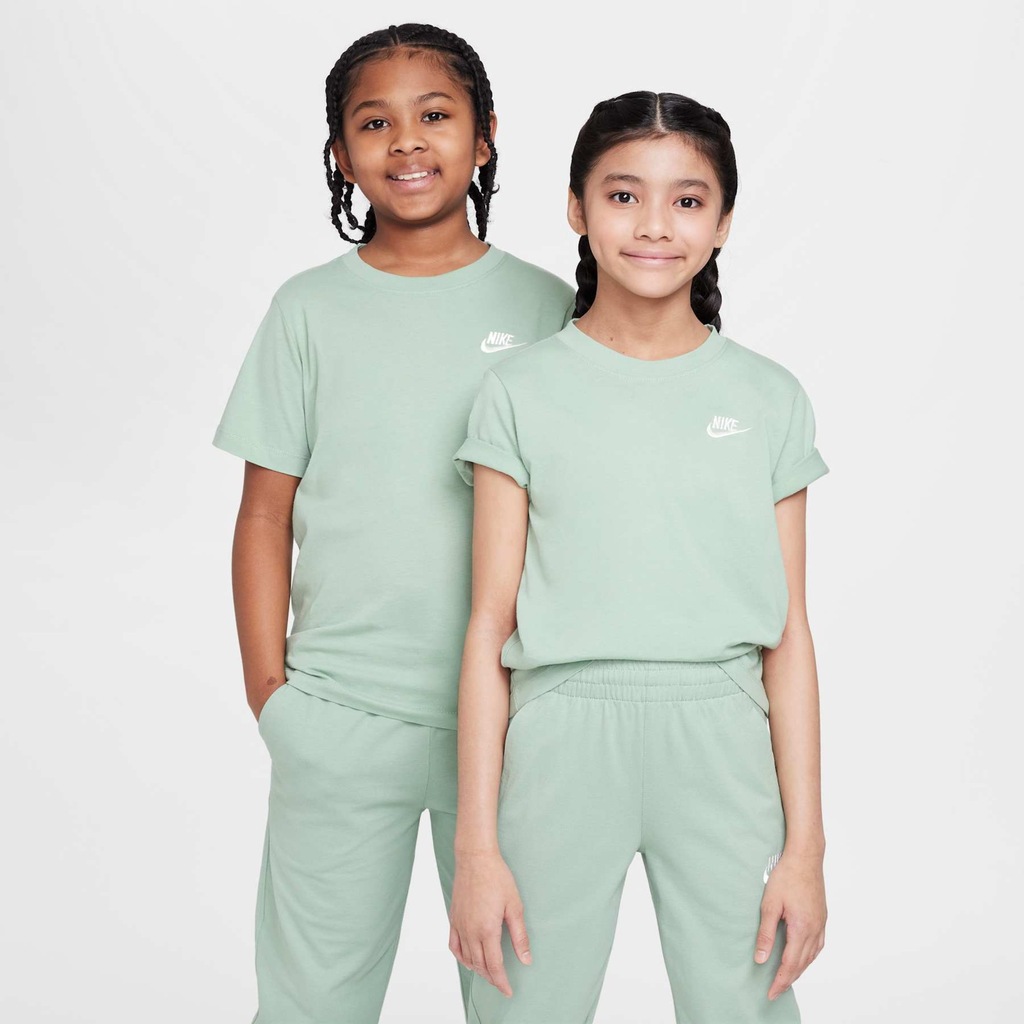 Camiseta Juvenil Nike Manga Curta Sportswear Embroidered Future - Foto 1