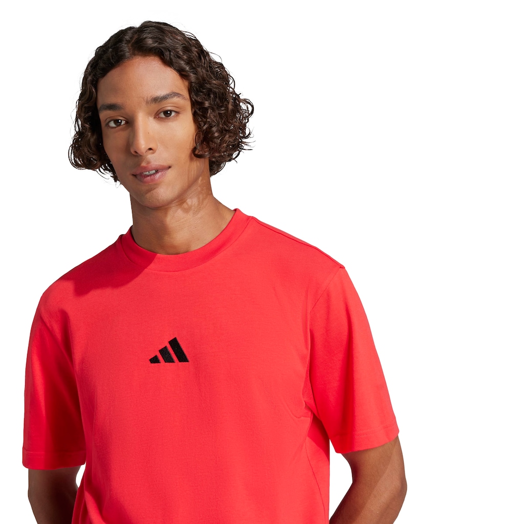 Camiseta Básica adidas Logo Pequeno - Masculina - Foto 4