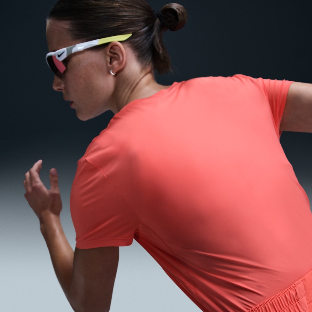Imagem 3 do produto Camiseta Feminina Nike Manga Curta One Swsh HBR