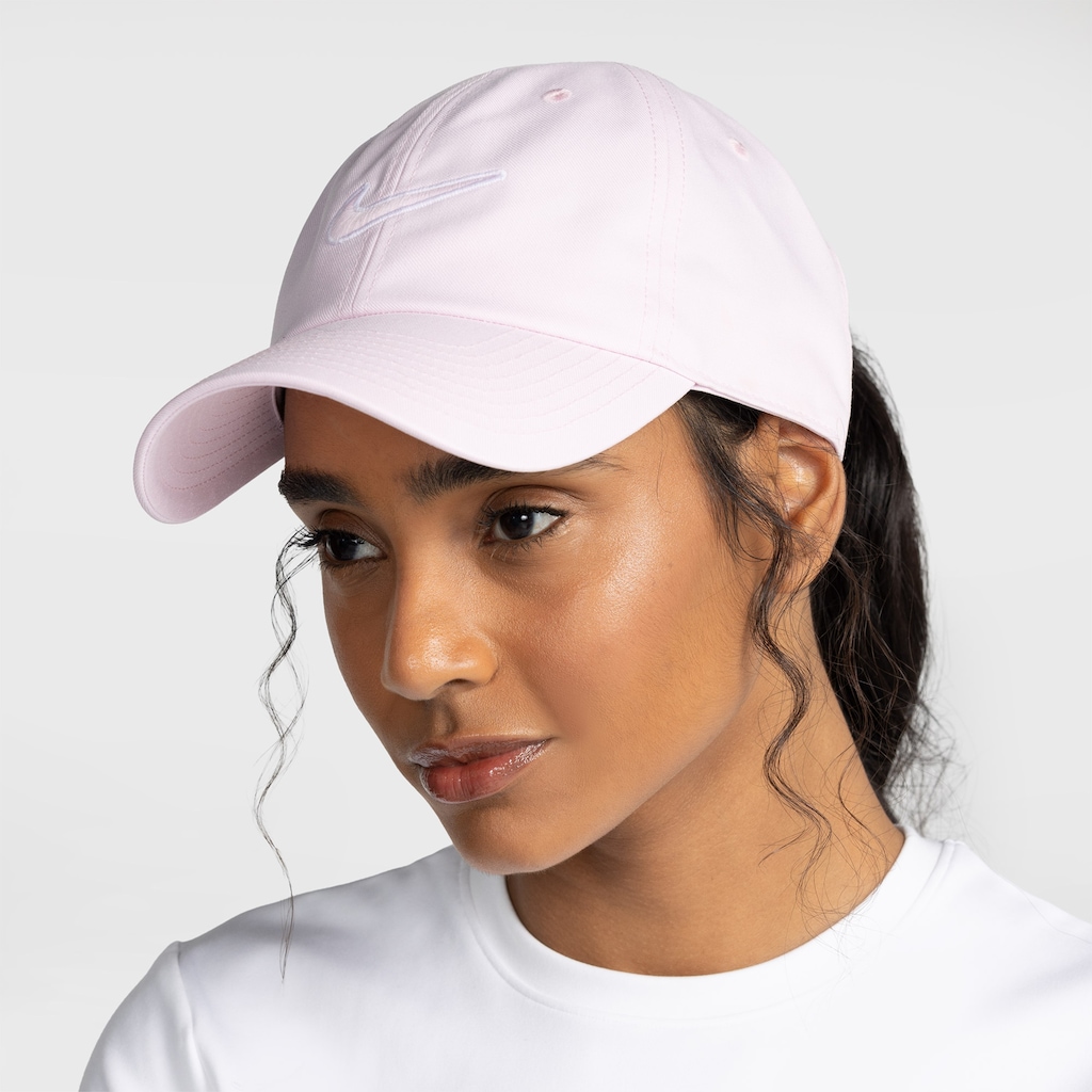Imagem 3 do produto Boné Aba Curva Nike Club Swoosh Strapback Adulto
