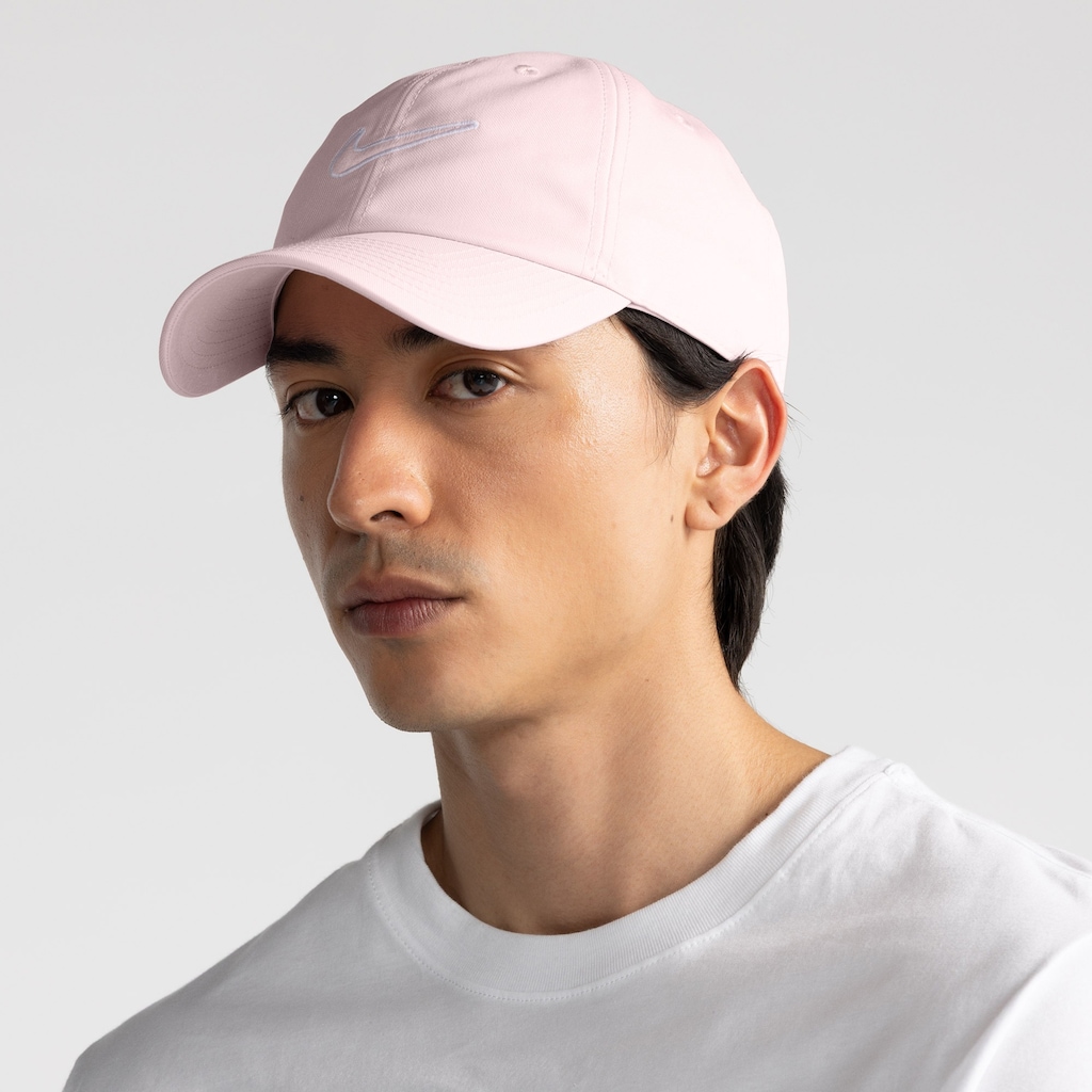 Imagem 2 do produto Boné Aba Curva Nike Club Swoosh Strapback Adulto