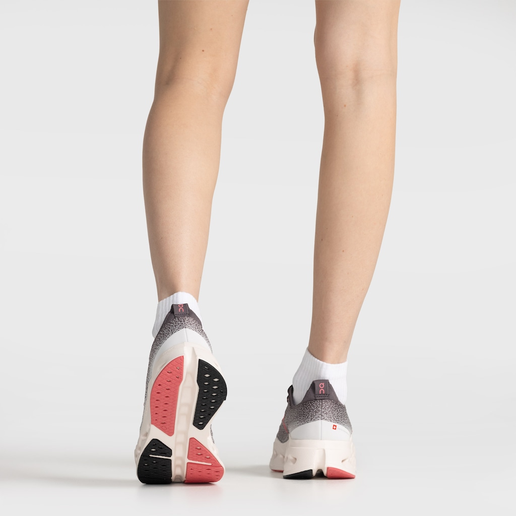 Imagem 4 do produto Tênis Feminino On Running Cloudsurfer Max