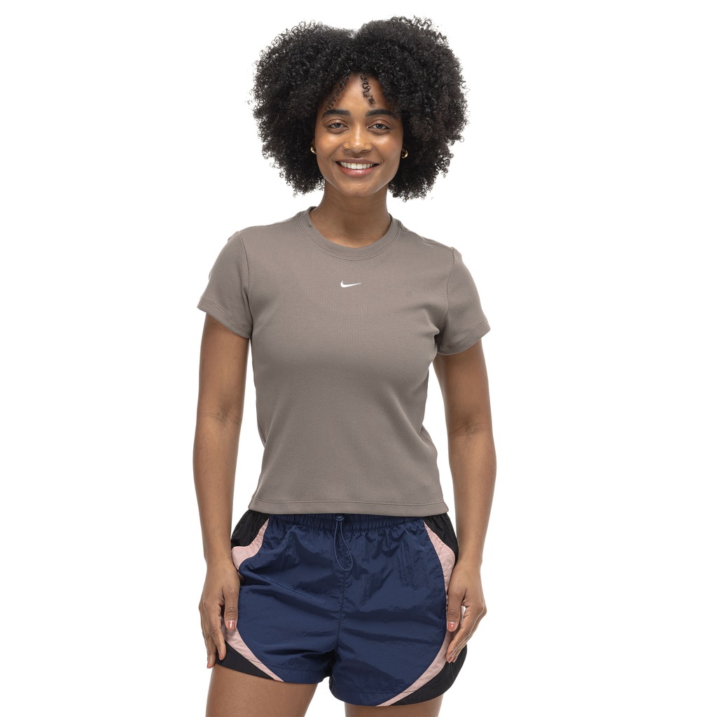 Camiseta Nike Sportswear Feminina