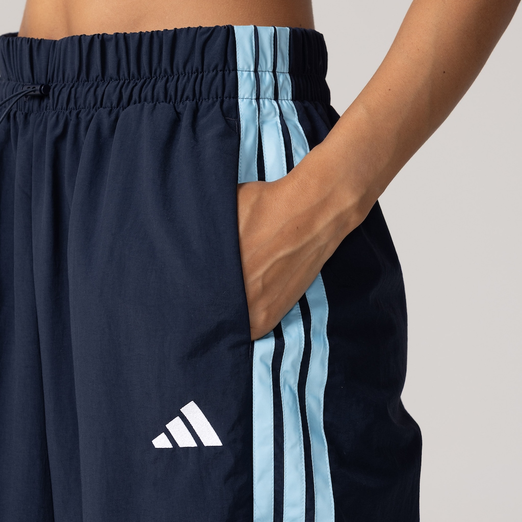 Imagem 4 do produto Calça adidas Paraquedas Malha Três Listras Feminina