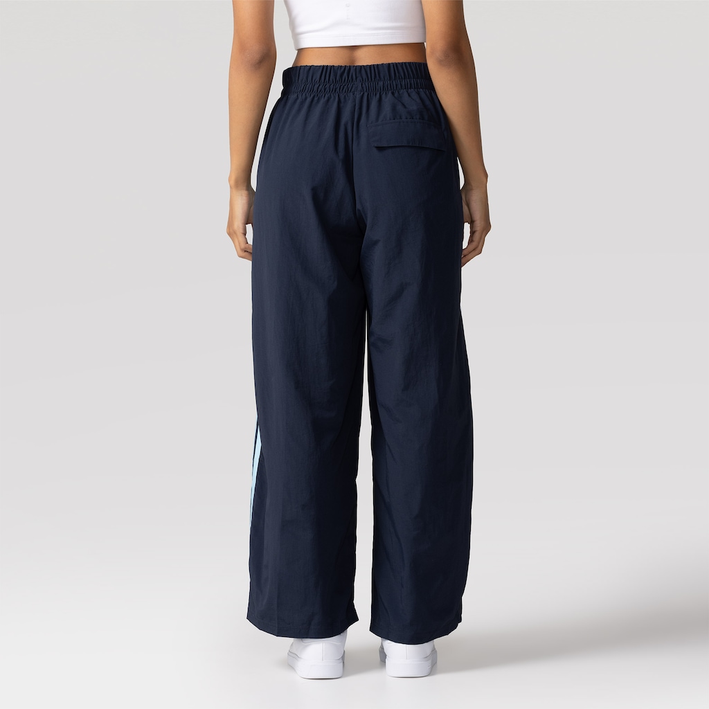Imagem 2 do produto Calça adidas Paraquedas Malha Três Listras Feminina