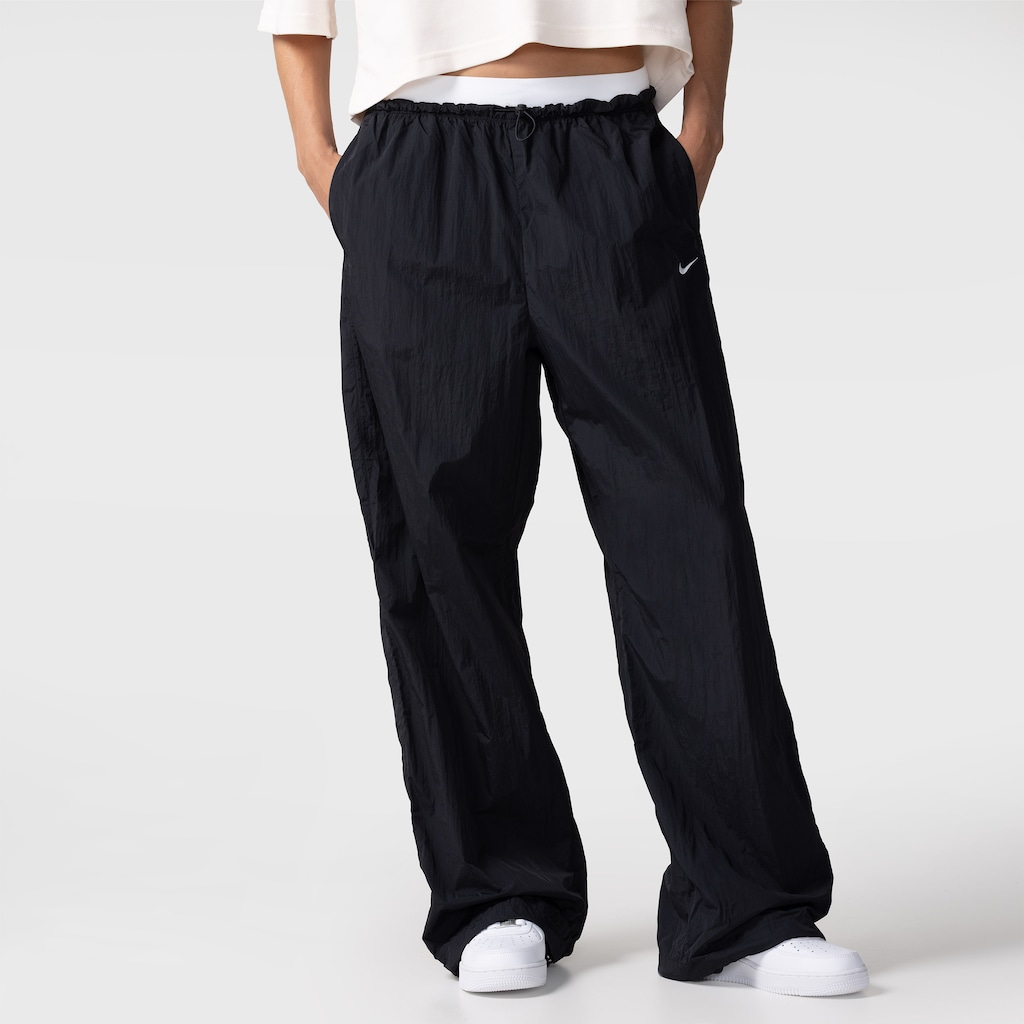 Calça Nike Sportswear Loose Parachute Pants Feminina