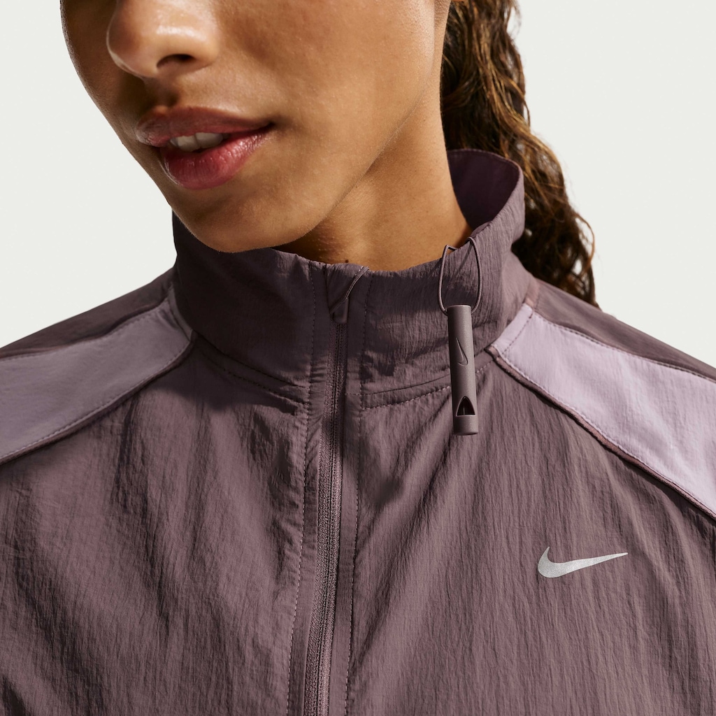 Imagem 2 do produto Jaqueta Nike Repel Swift Feminina