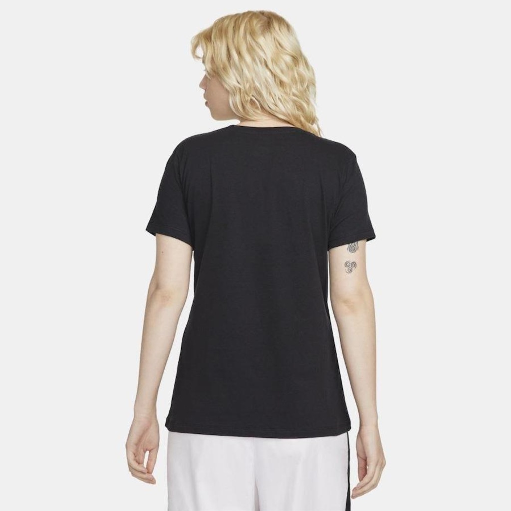 Camiseta Nike Sportswear - Feminina - Foto 2