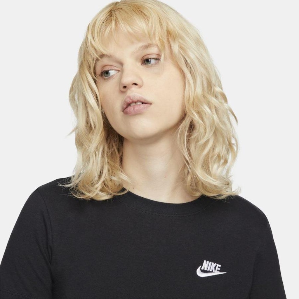 Camiseta Nike Sportswear - Feminina - Foto 3