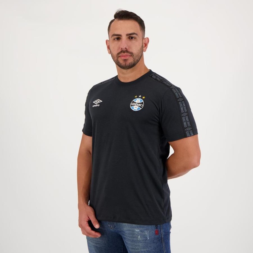Camisa Umbro Grêmio Concentração 2022 - Masculina - Foto 2