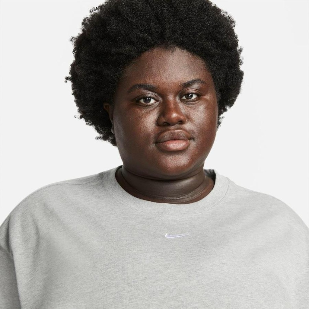 Imagem 3 do produto Camiseta Nike Sportswear Essential Plus Size - Feminina