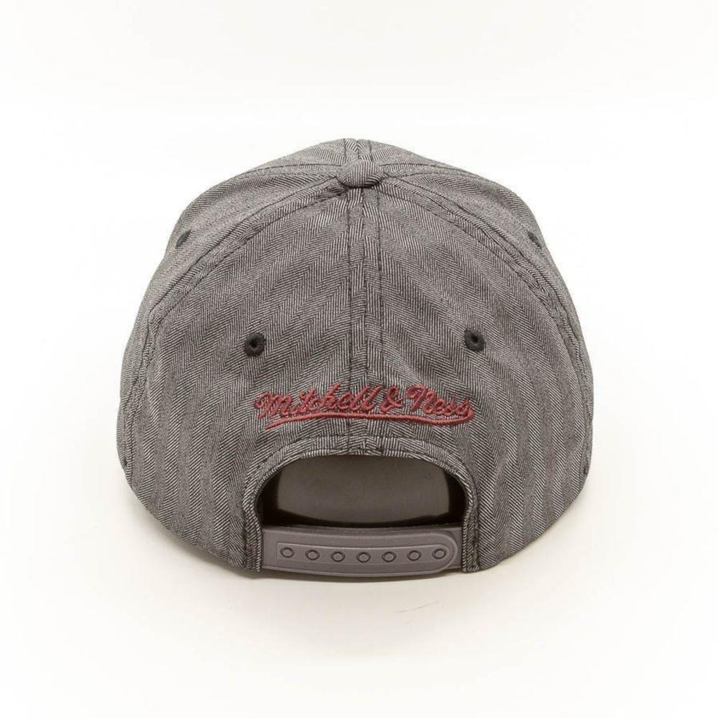 Imagem 4 do produto Boné Aba Curva Mitchell & Ness NBA Cleveland Cavaliers - Snapback - Adulto
