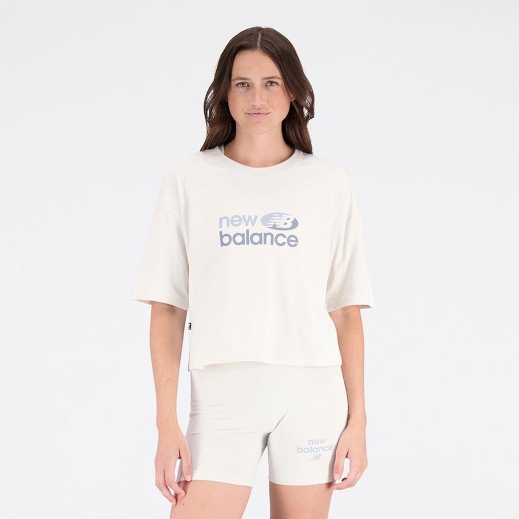 Camiseta Cropped New Balance Essentials - Feminina
