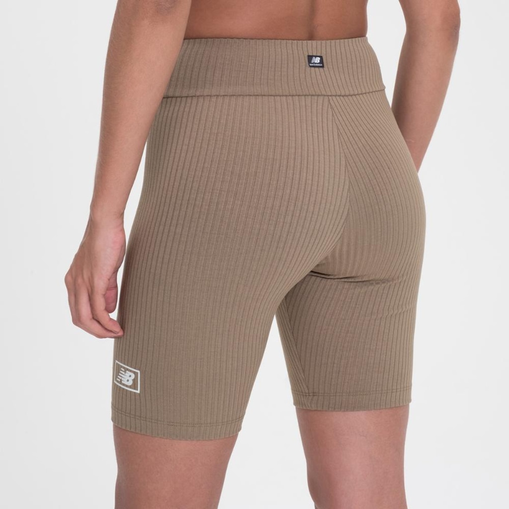 Imagem 5 do produto Bermuda New Balance Essentials Biker - Feminina