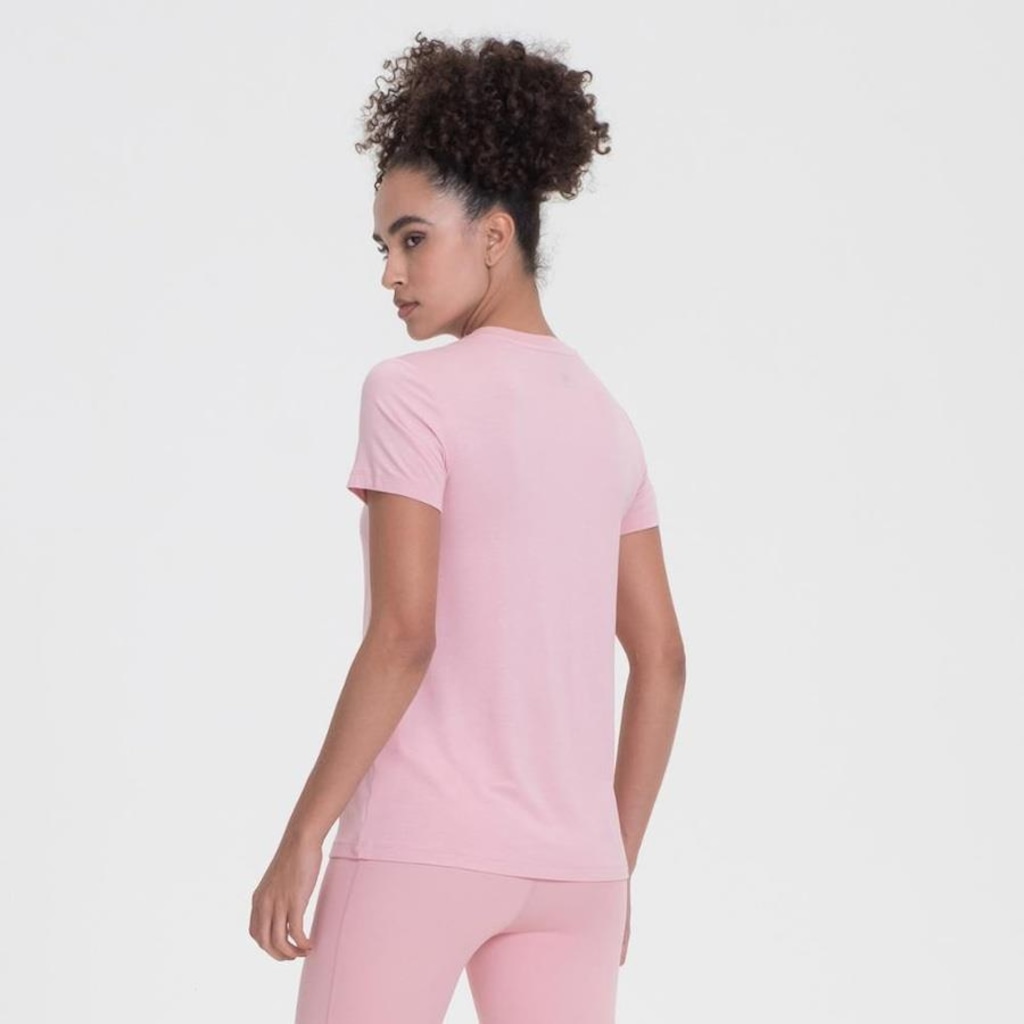 Imagem 3 do produto Camiseta New Balance Relentless Logo - Feminina