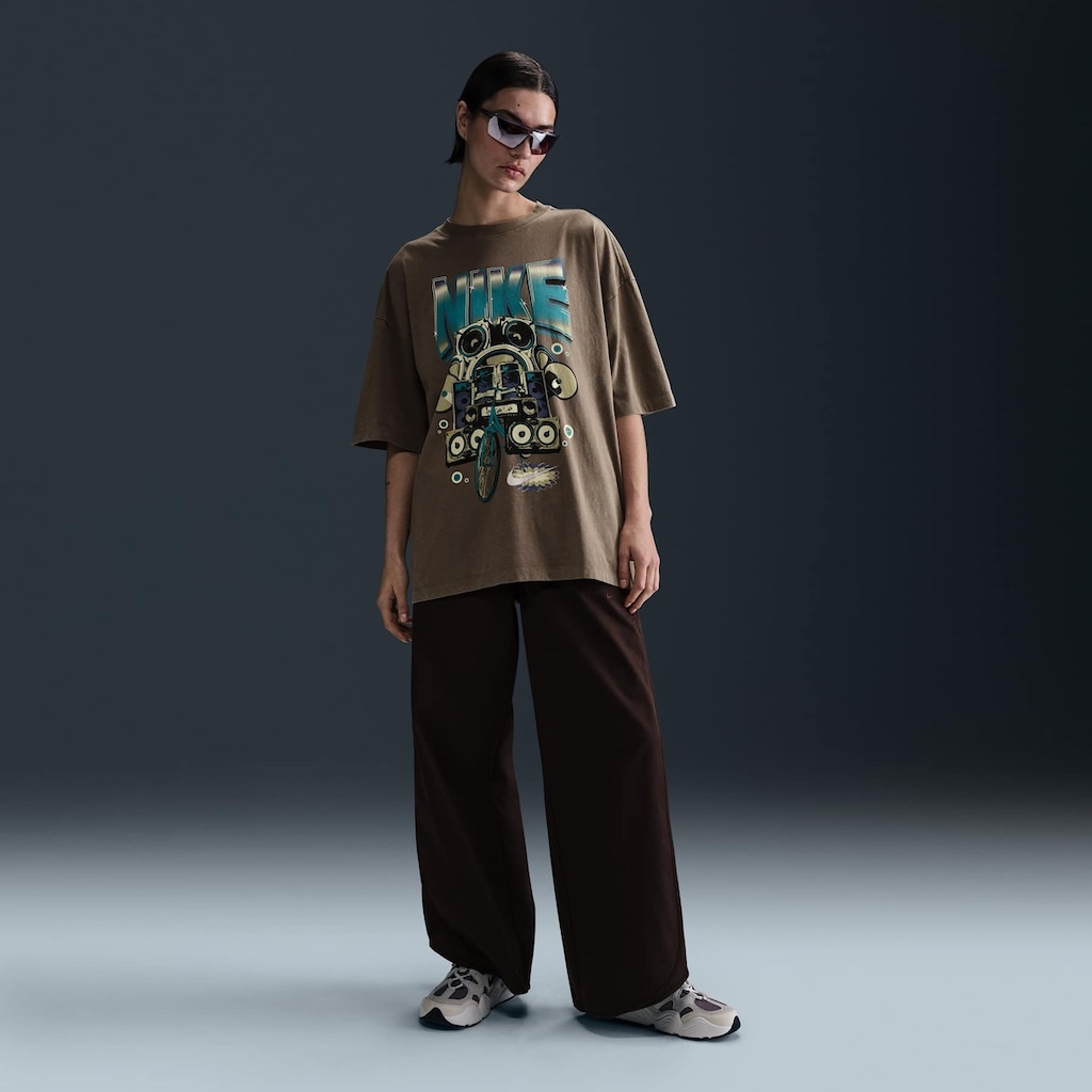 Camiseta Nike Sportswear Essential - Feminina