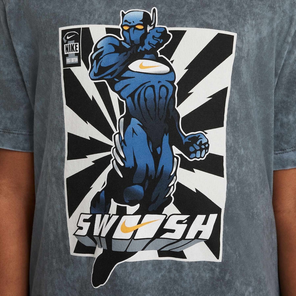 Imagem 4 do produto Camiseta Nike Sportswear IYKYK Hero - Infantil