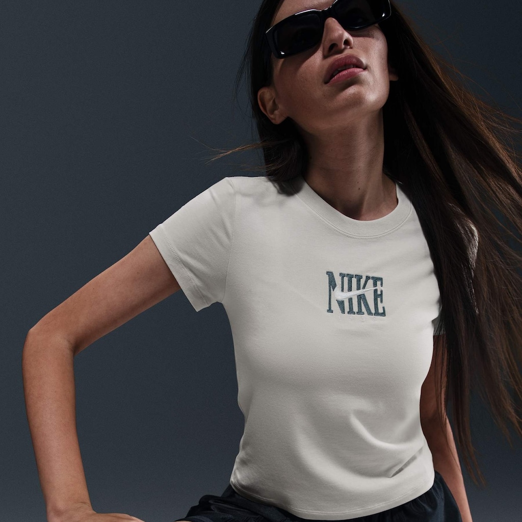 Camiseta Nike Sportswear Essential GRX Feminina
