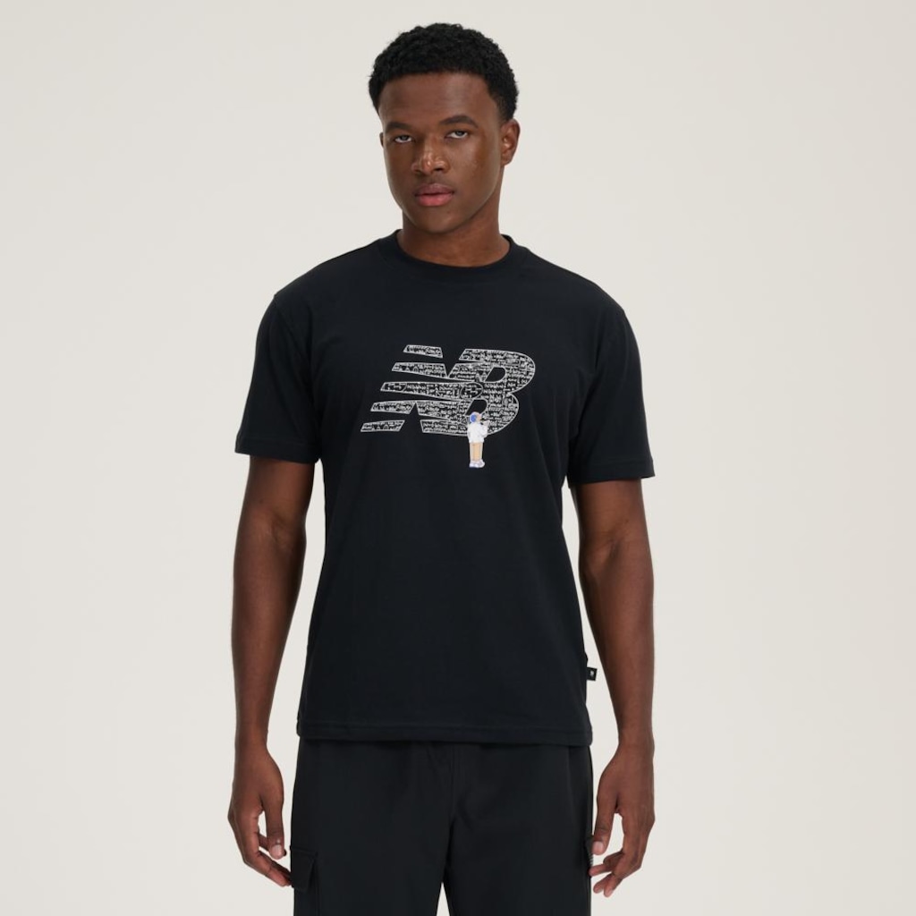 Camiseta New Balance Chalk Board Logo - Masculina