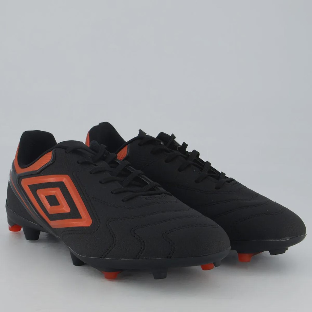 Imagem 2 do produto Chuteira de Campo Adulto Umbro Adamant Master Class Club