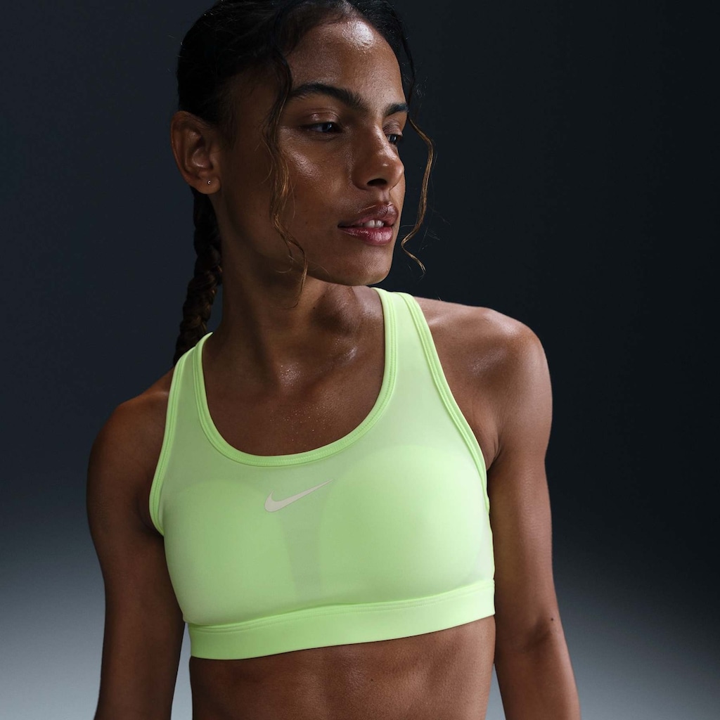 Top Fitness com Bojo Nike Média Sustentação Swoosh Sport