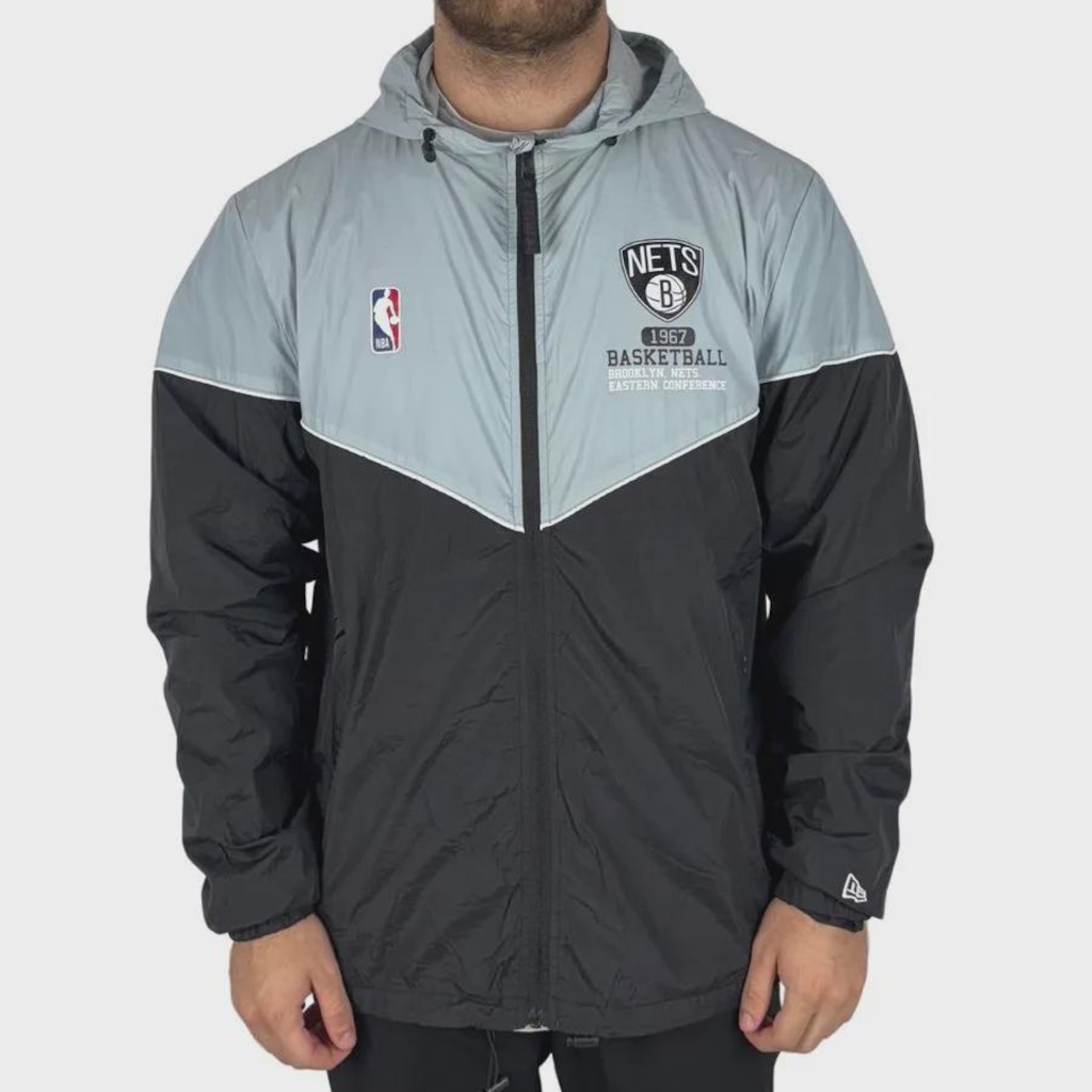 Jaqueta Corta Vento Masculina New Era Brooklyn Nets Club House
