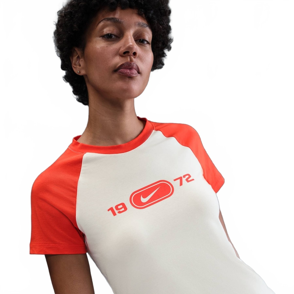 Camiseta Nike Sportswear Chill Knit Feminina