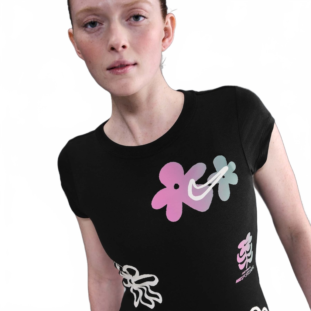 Camiseta Nike Sportswear Baby Look Feminina