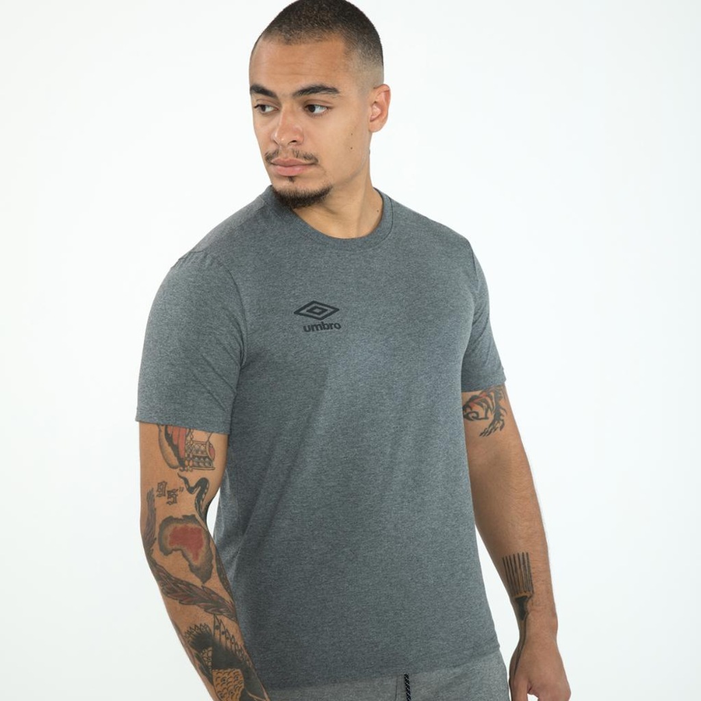 Camiseta Umbro Essential - Masculina