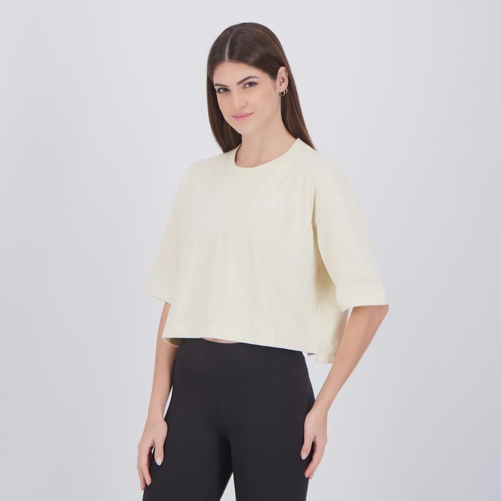 Imagem 3 do produto Camiseta Cropped New Balance Small Logo Oversized Feminino