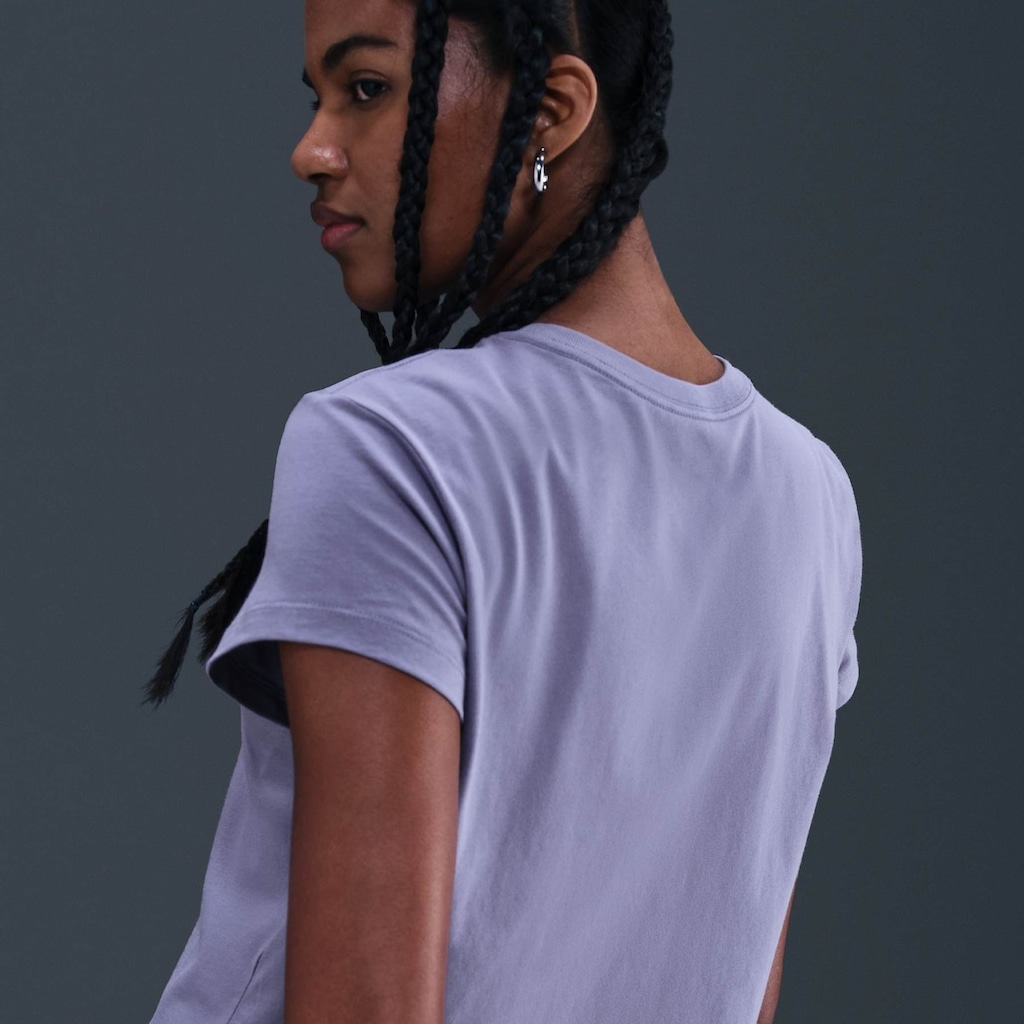 Imagem 2 do produto Camiseta Nike Sportswear Club Feminina