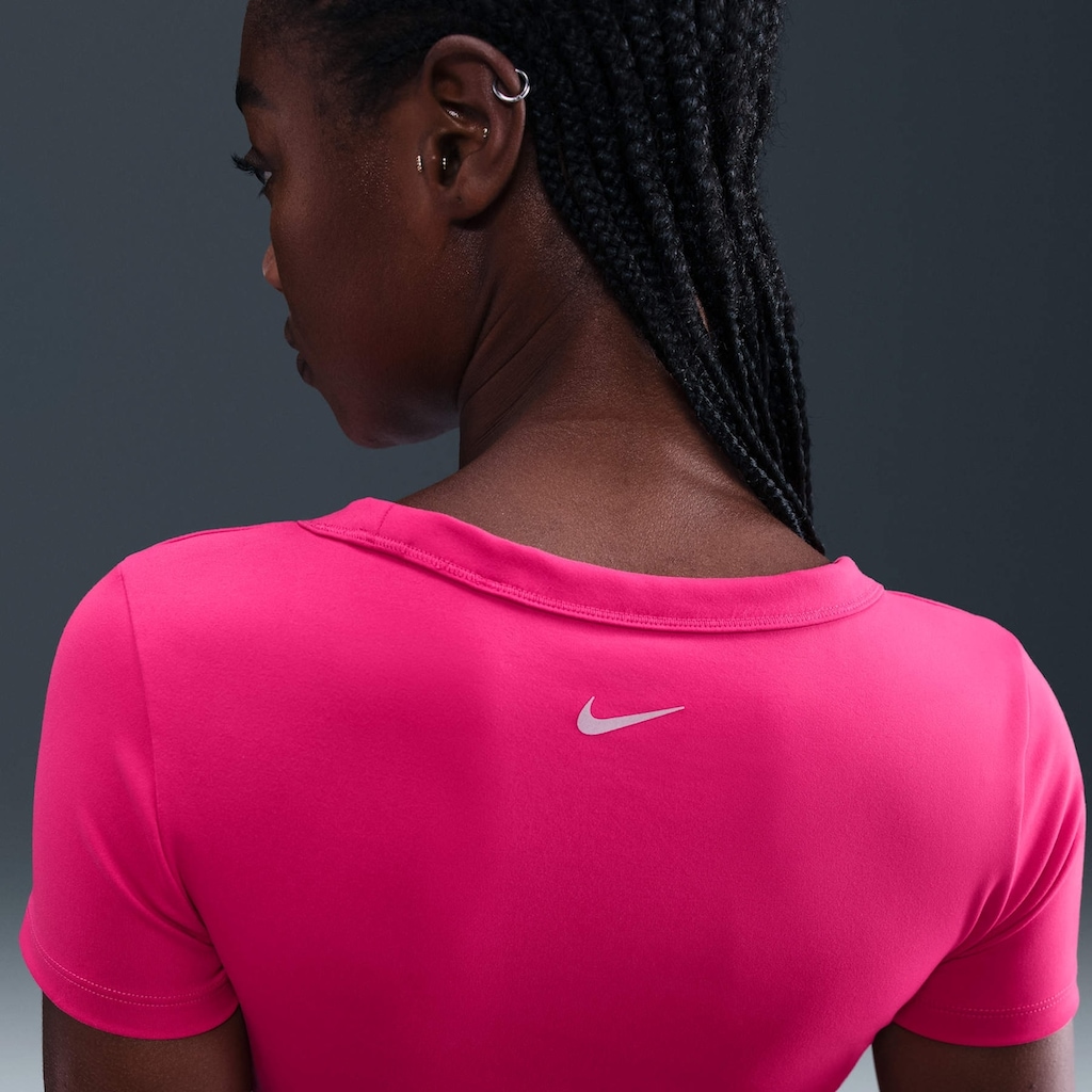 Imagem 2 do produto Camiseta Nike Dri-FIT One Cropped Feminina