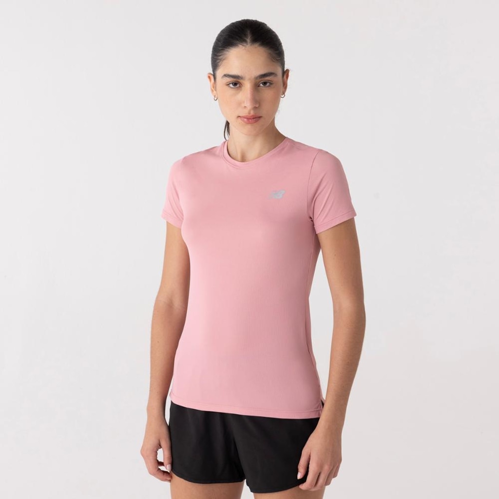 Camiseta New Balance Sport Essentials Feminina