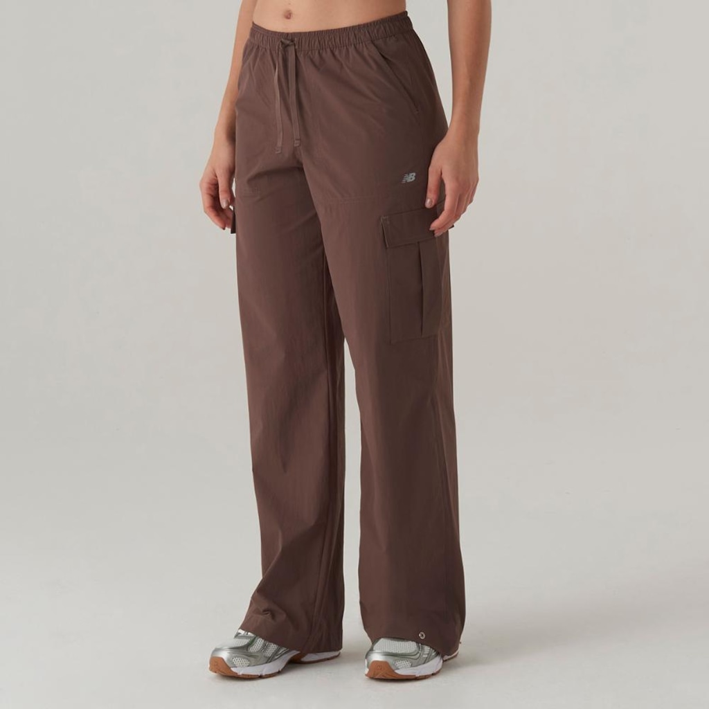 Calça New Balance Nylon Cargo Feminina