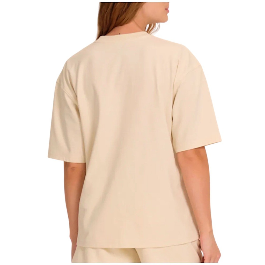 Imagem 2 do produto Camiseta New Balance Oversized Small Logo Feminina