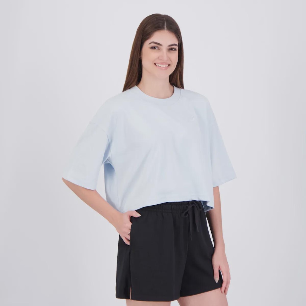 Imagem 2 do produto Camiseta Cropped New Balance Small Logo Oversized Feminino