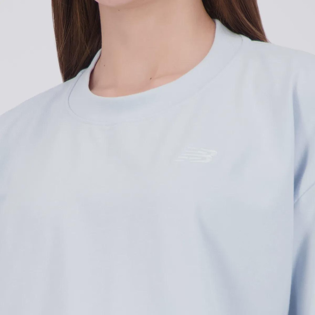 Imagem 5 do produto Camiseta Cropped New Balance Small Logo Oversized Feminino