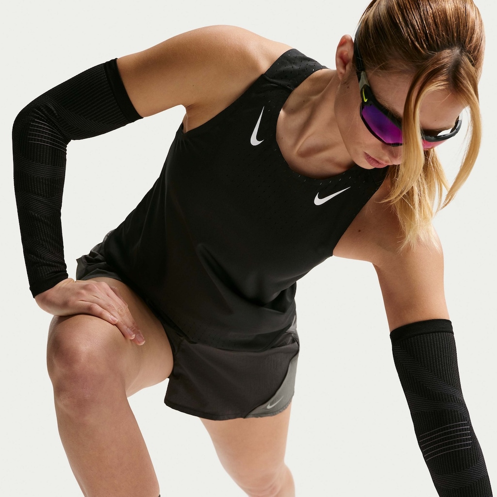 Imagem 2 do produto Regata Nike Dri-Fit ADV AeroSwift Feminina