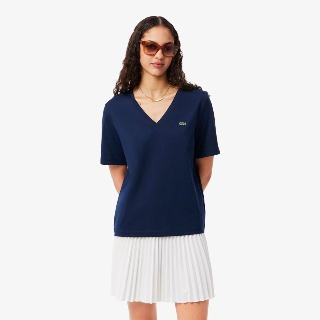 Camiseta de Algodão com Gola V e Caimento Relaxado Lacoste Feminina