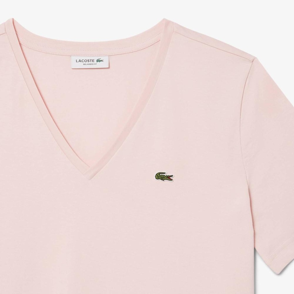 Imagem 5 do produto Camiseta de Algodão com Gola V e Caimento Relaxado Lacoste Feminina