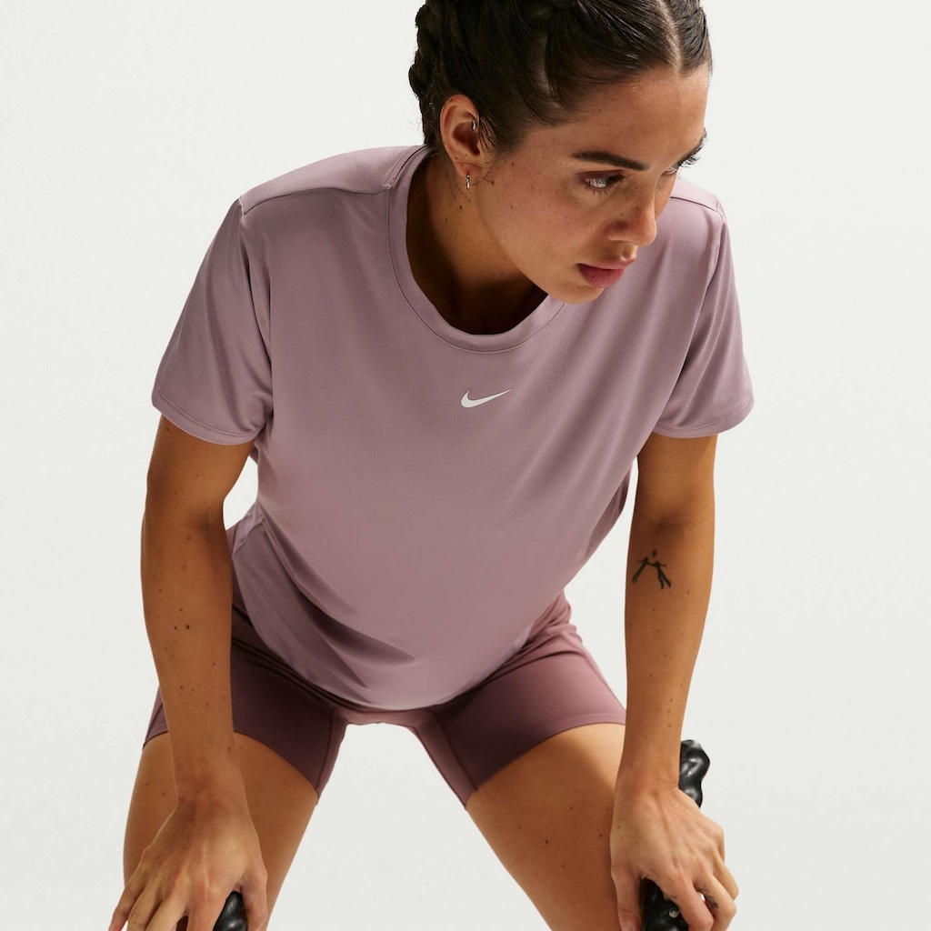 Imagem 2 do produto Camiseta Nike Dri-FIT One Feminina