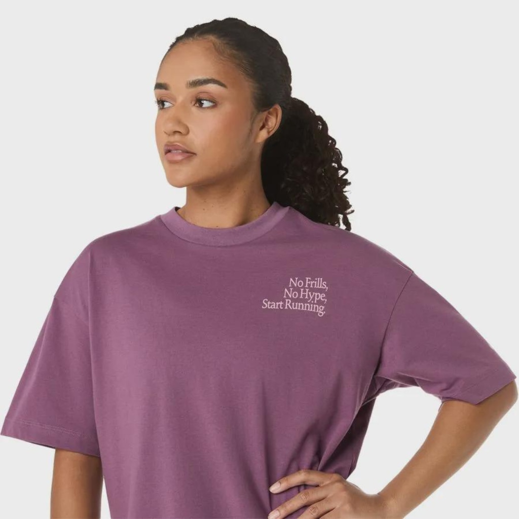 Imagem 4 do produto Camiseta ASICS Relaxada com Estampa de Mensagem de Corredor Feminina